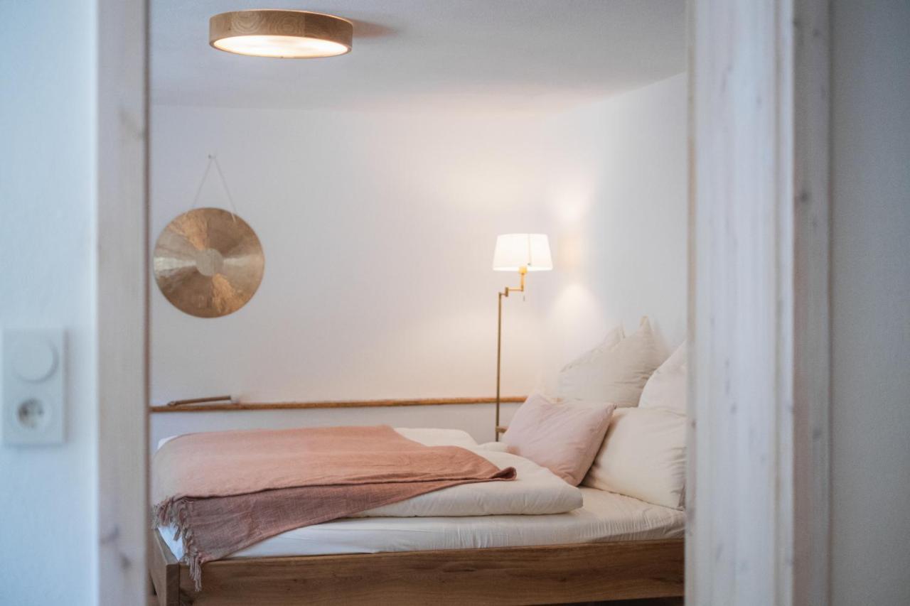 Gehobenes Ambiente in historischer Wohnung Walting Exterior foto