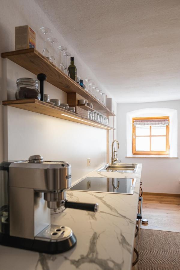 Gehobenes Ambiente in historischer Wohnung Walting Exterior foto