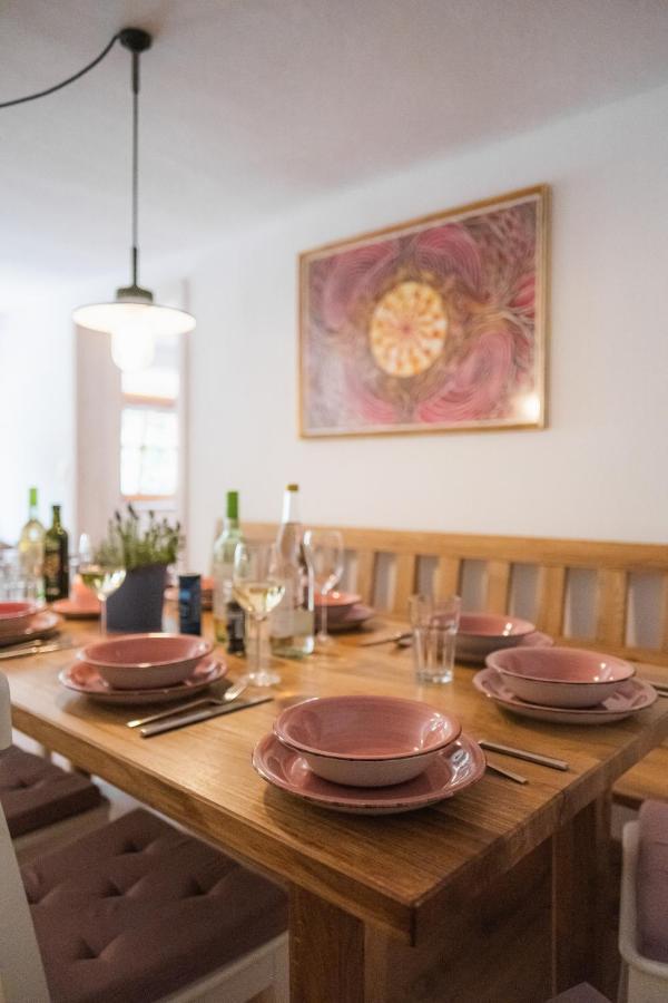 Gehobenes Ambiente in historischer Wohnung Walting Exterior foto