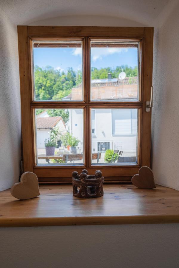 Gehobenes Ambiente in historischer Wohnung Walting Exterior foto