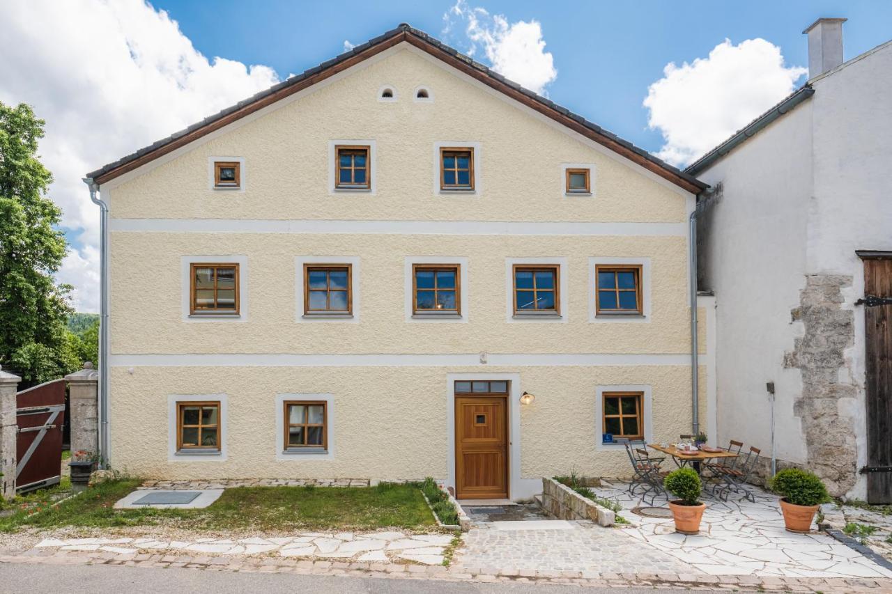 Gehobenes Ambiente in historischer Wohnung Walting Exterior foto