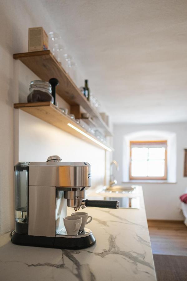 Gehobenes Ambiente in historischer Wohnung Walting Exterior foto