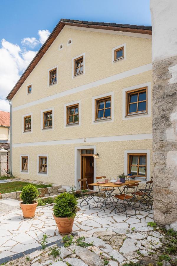 Gehobenes Ambiente in historischer Wohnung Walting Exterior foto