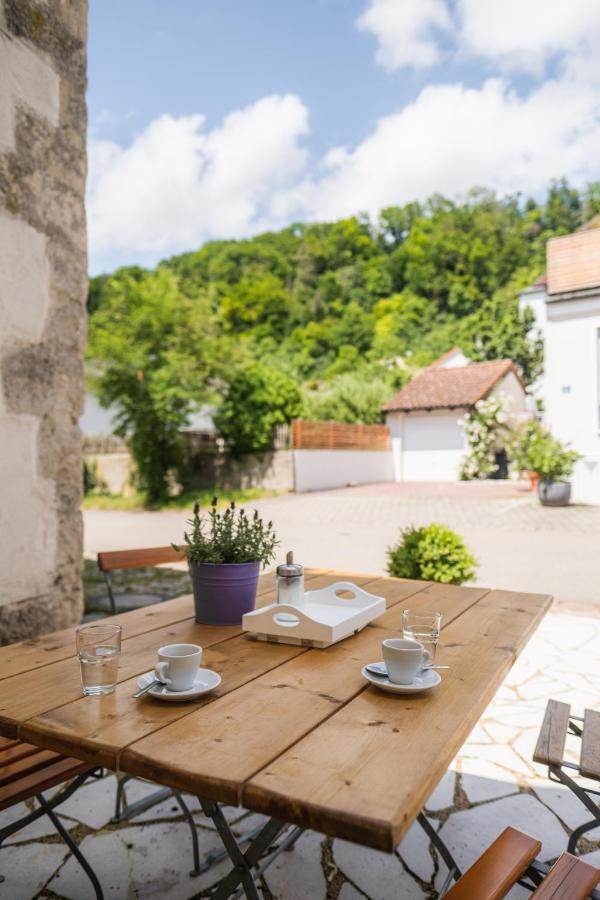 Gehobenes Ambiente in historischer Wohnung Walting Exterior foto